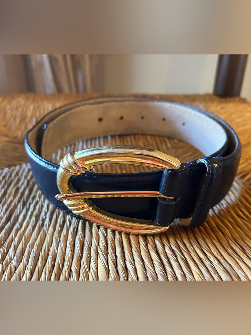 VTG Liz Claiborne Navy Leather Belt Gold Oval Ribbed Buckle Medium